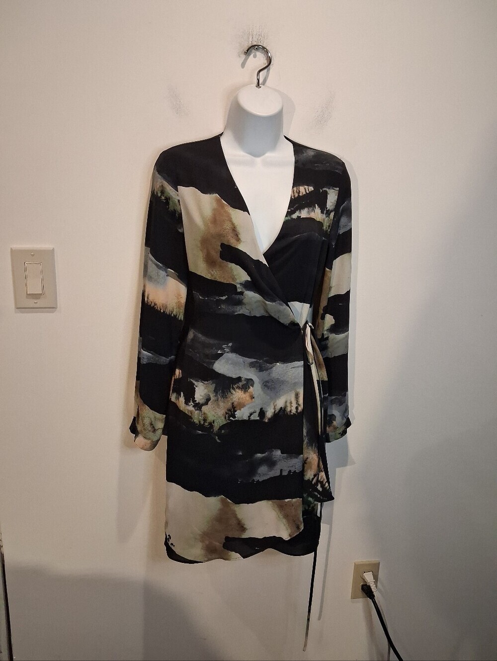 Aritzia Babaton Size Xs Wallace Water color Wrap Dress